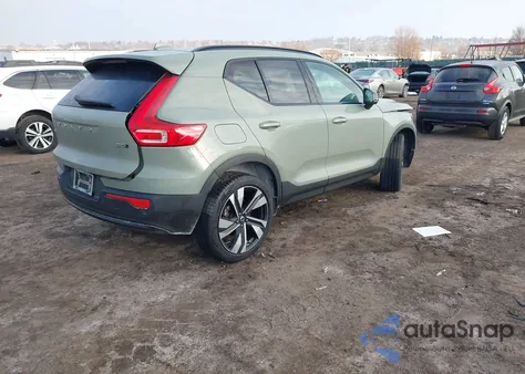 2024 Volvo Xc40 B5 Plus Dark Theme z USA, uszkodzony, nr VIN YV4L12UL2R2261624